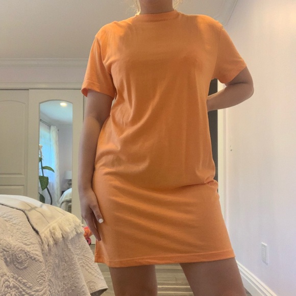 2 for 20 T-shirt dresses - Picture 4 of 7
